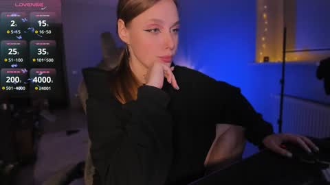 chloegins online show from 12.10.24