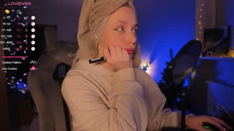 chloegins online show from 12.13.24