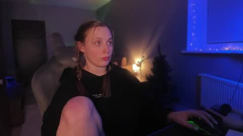 chloegins online show from 12.18.24