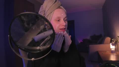 chloegins online show from 12.21.24