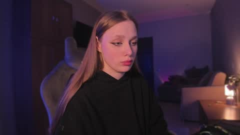 chloegins online show from 12.21.24