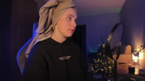 chloegins online show from 12.29.24