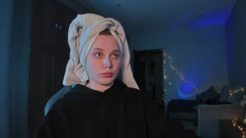 chloegins online show from 01.22.25