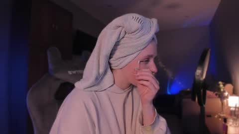 chloegins online show from 01.25.25