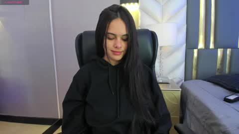  Chloe Harper  online show from 04.20.26