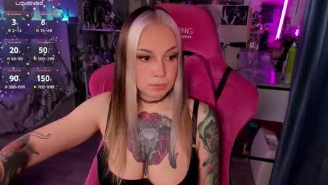 ChloeKohaku online show from 10.12.25