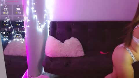 chloelopez_ online show from 12.11.24