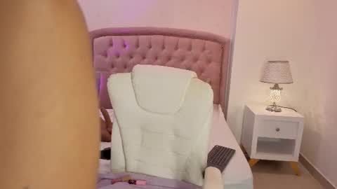 Snapshot of chloemoon10 chatting on 06.17.26 C H L O E M O O N online show from 06.17.26
