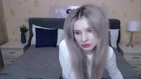 chloemurmeow online show from 09.18.25