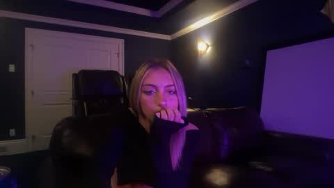 chloeros3e online show from 09.29.25