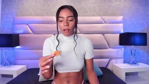 CHLOE  online show from 01.25.25