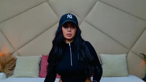 Chloe Vee online show from 10.09.25