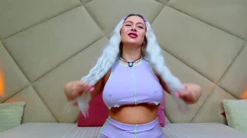 Chloe Vee online show from 02.14.26