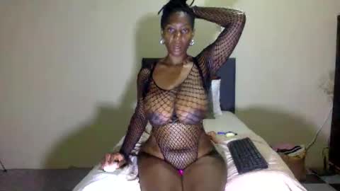 Snapshot of chocolate808 chatting on 11.07.25 Exotic Chocolate online show from 11.07.25