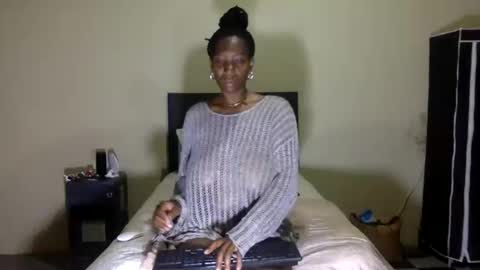 Snapshot of chocolate808 chatting on 11.11.25 Exotic Chocolate online show from 11.11.25