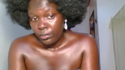 Snapshot of chocolate_queen25 chatting on 10.16.25 chocolate queen25 online show from 10.16.25