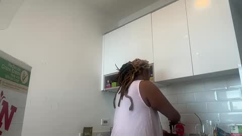 ChocolateCakeQueen online show from 12.20.24