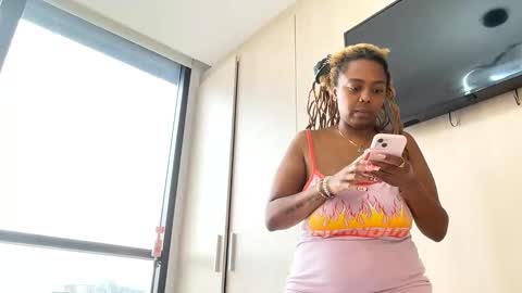 ChocolateCakeQueen online show from 02.13.25