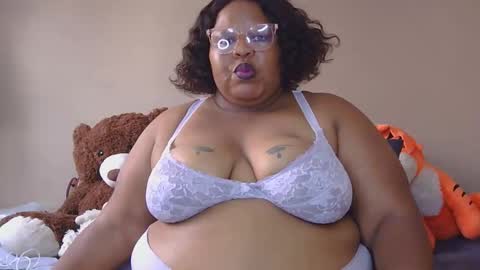 Snapshot of chocolovebbw1986 chatting on 09.11.25 XSEXYBBW69 online show from 09.11.25