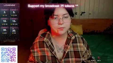 Snapshot of choe_bliss chatting on 10.18.25 choe_bliss online show from 10.18.25