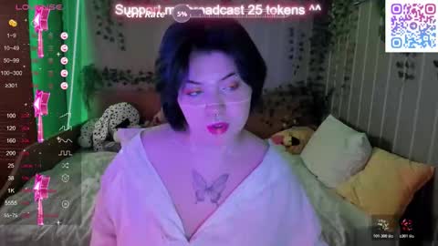 Snapshot of choe_bliss chatting on 10.31.25 choe_bliss online show from 10.31.25