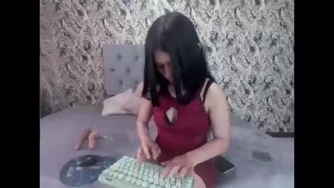  Laura  online show from 02.07.25