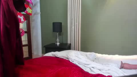  Laura  online show from 02.11.25