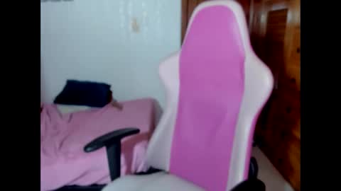  Laura  online show from 02.19.25