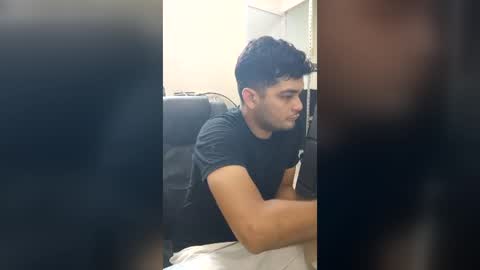 Snapshot of cholulart chatting on 07.30.26 cholulart online show from 07.30.26