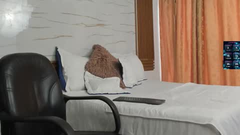 Snapshot of choreythaiylor chatting on 11.22.25 Chorey Thaylor online show from 11.22.25