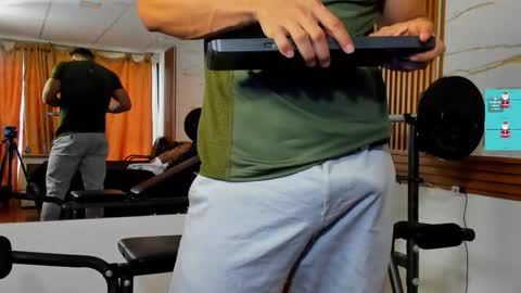 Snapshot of choreythaiylor chatting on 12.17.25 Chorey Thaylor online show from 12.17.25