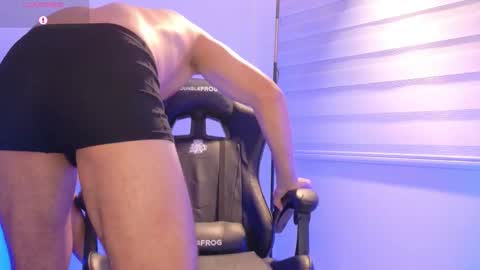 Snapshot of chris_argent chatting on 10.24.25 Chris Argent online show from 10.24.25