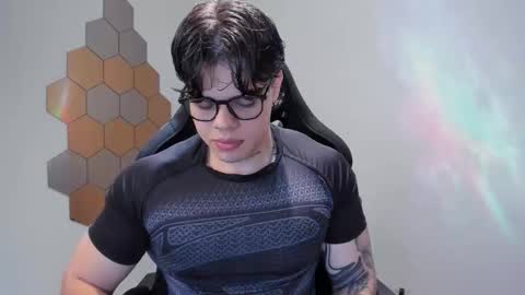 Chris Cooper Independent model online show from 11.28.25