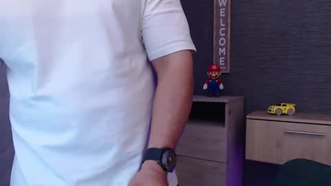 Snapshot of chris_huntter chatting on 10.28.25 chris_huntter online show from 10.28.25