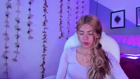 Snapshot of chris_velvet chatting on 02.18.26 Chris online show from 02.18.26