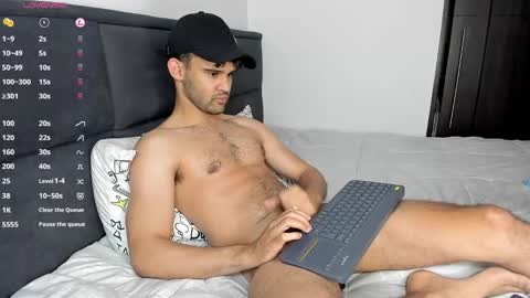 Im Chirs IM MODEL INDEPENDT online show from 01.13.25