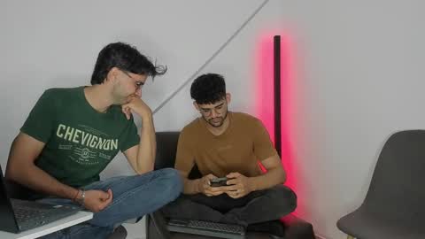 Im Chirs IM MODEL INDEPENDT online show from 10.13.25