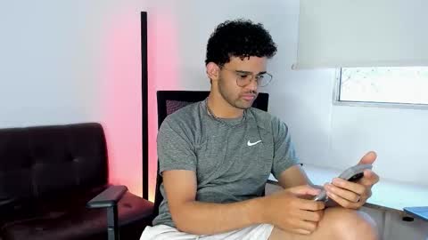 Im Chirs IM MODEL INDEPENDT online show from 01.07.26