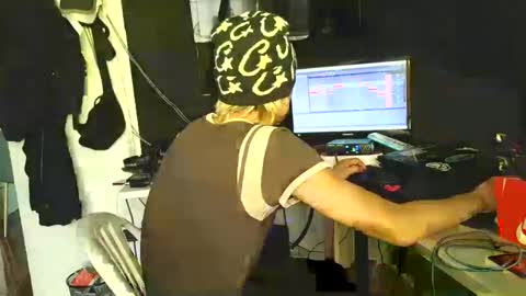 Snapshot of chrisandvane chatting on 10.09.25 ChrisandVane online show from 10.09.25