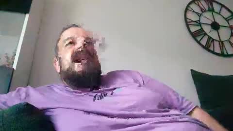 Snapshot of chrisole chatting on 04.19.26 chris ole online show from 04.19.26
