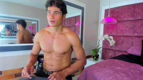 Snapshot of christian_musclet4 chatting on 03.05.25 ---Chistian--- online show from 03.05.25