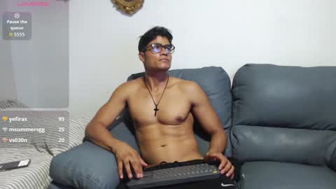 Snapshot of christian_musclet4 chatting on 09.26.25 ---Chistian--- online show from 09.26.25