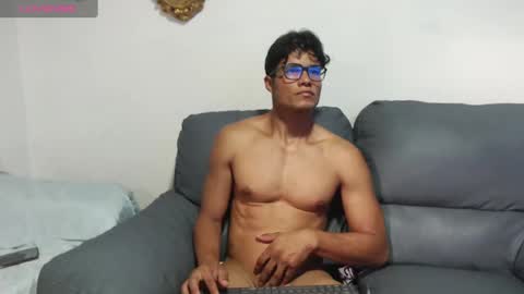 Snapshot of christian_musclet4 chatting on 10.03.25 ---Chistian--- online show from 10.03.25