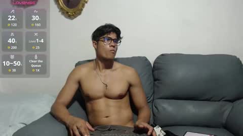 Snapshot of christian_musclet4 chatting on 10.04.25 ---Chistian--- online show from 10.04.25