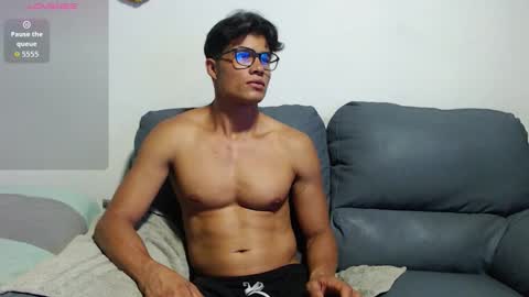 Snapshot of christian_musclet4 chatting on 10.18.25 ---Chistian--- online show from 10.18.25