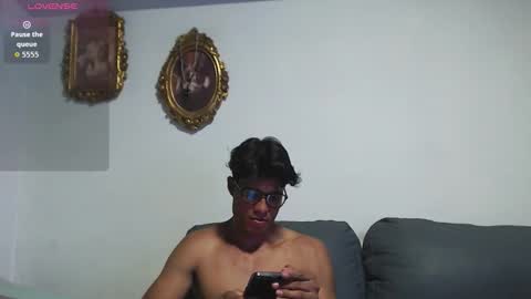 Snapshot of christian_musclet4 chatting on 10.22.25 ---Chistian--- online show from 10.22.25