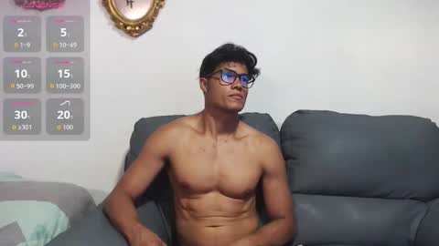 Snapshot of christian_musclet4 chatting on 10.22.25 ---Chistian--- online show from 10.22.25