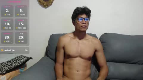 Snapshot of christian_musclet4 chatting on 10.29.25 ---Chistian--- online show from 10.29.25