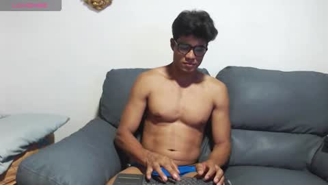 Snapshot of christian_musclet4 chatting on 11.01.25 ---Chistian--- online show from 11.01.25