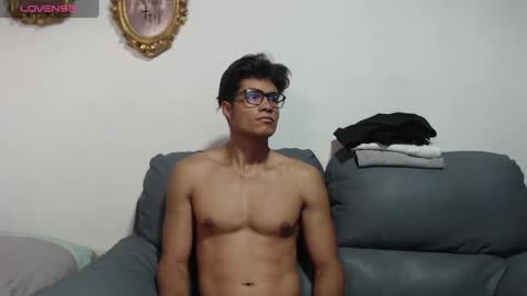 Snapshot of christian_musclet4 chatting on 11.04.25 ---Chistian--- online show from 11.04.25